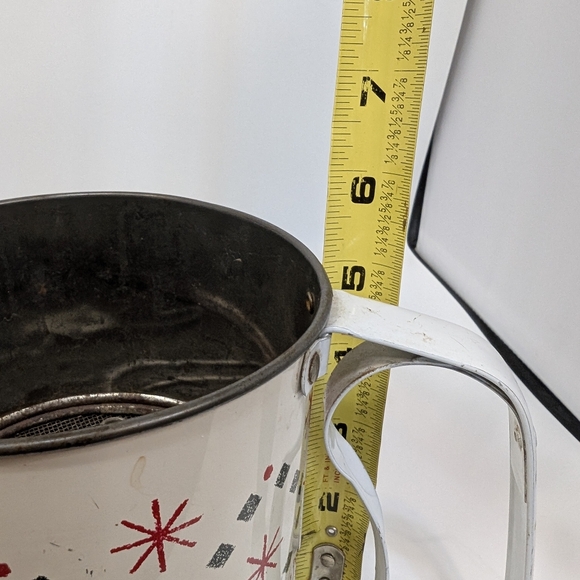 Vintage Atomic Metal Flour Sifter White with Red Black Diamond Pattern - Picture 12 of 13